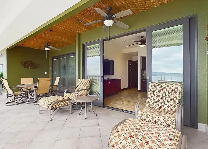 360 Splendor 208f- Ocean View Condo, Breakfast