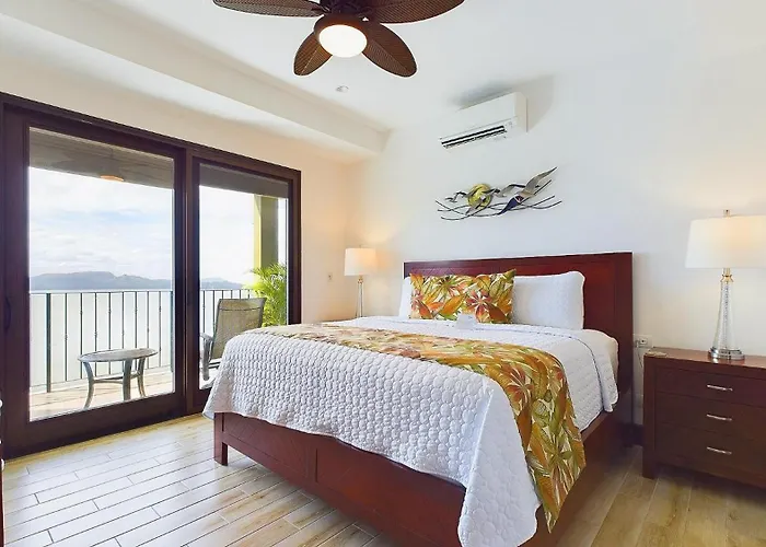 360 Splendor 208f- Ocean View Condo, Breakfast *