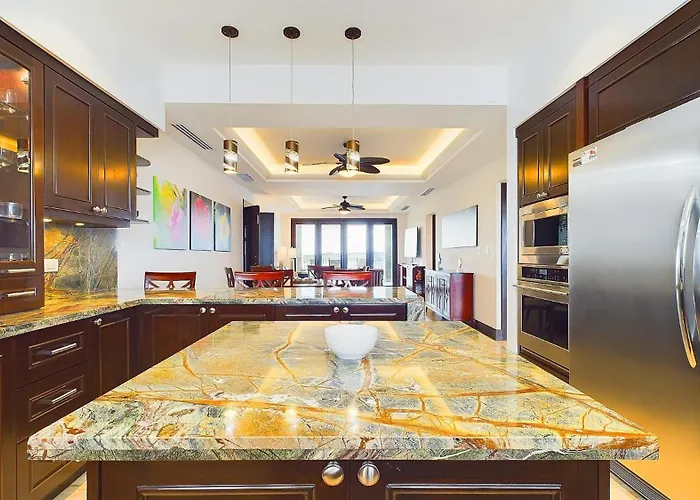 360 Splendor 208f- Ocean View Condo, Breakfast